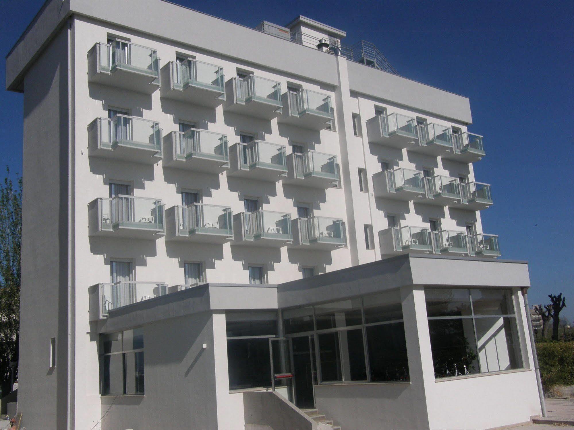Hotel Imperiale Cattolica Esterno foto